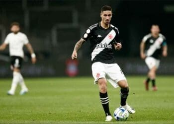 Praxedes em ação pelo Vasco contra o Corinthians