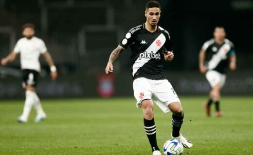 Praxedes em ação pelo Vasco contra o Corinthians