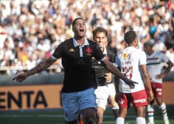 Praxedes comemorando gol contra o Fluminense