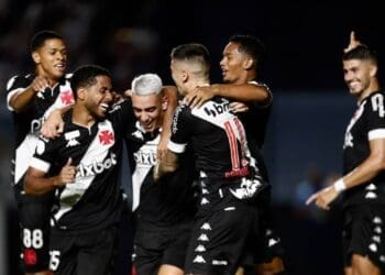 Puma comemorando gol contra o Boavista