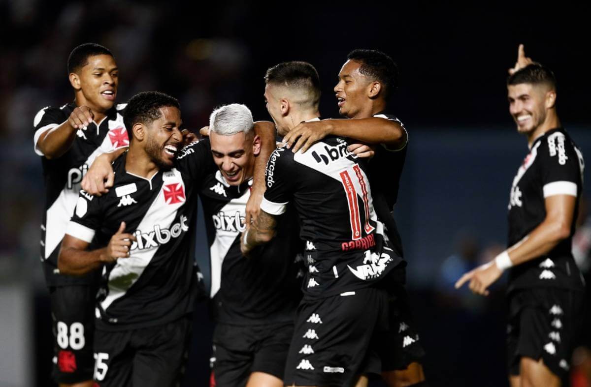 Puma comemorando gol contra o Boavista