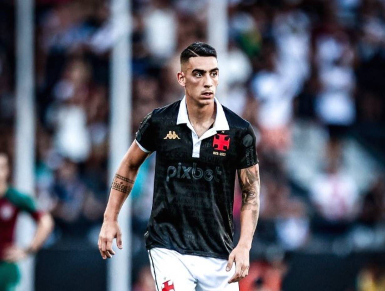 Puma Rodríguez em campo contra o Fluminense