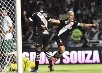 Puma comemorando gol contra o Boavista