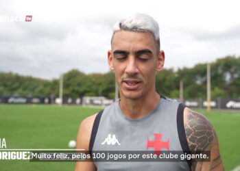 Puma Rodríguez é homenageado pelos 100 jogos com a camisa do Vasco
