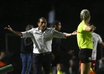 Ramón Díaz durante Vasco x Inter em São Januário