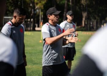 Ramón Díaz comanda treino em Puta Del Leste, no Uruguai