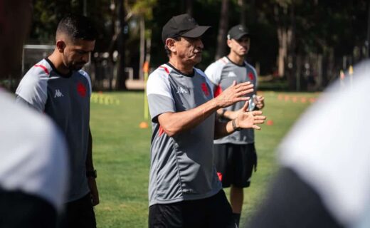 Ramón Díaz comanda treino em Puta Del Leste, no Uruguai
