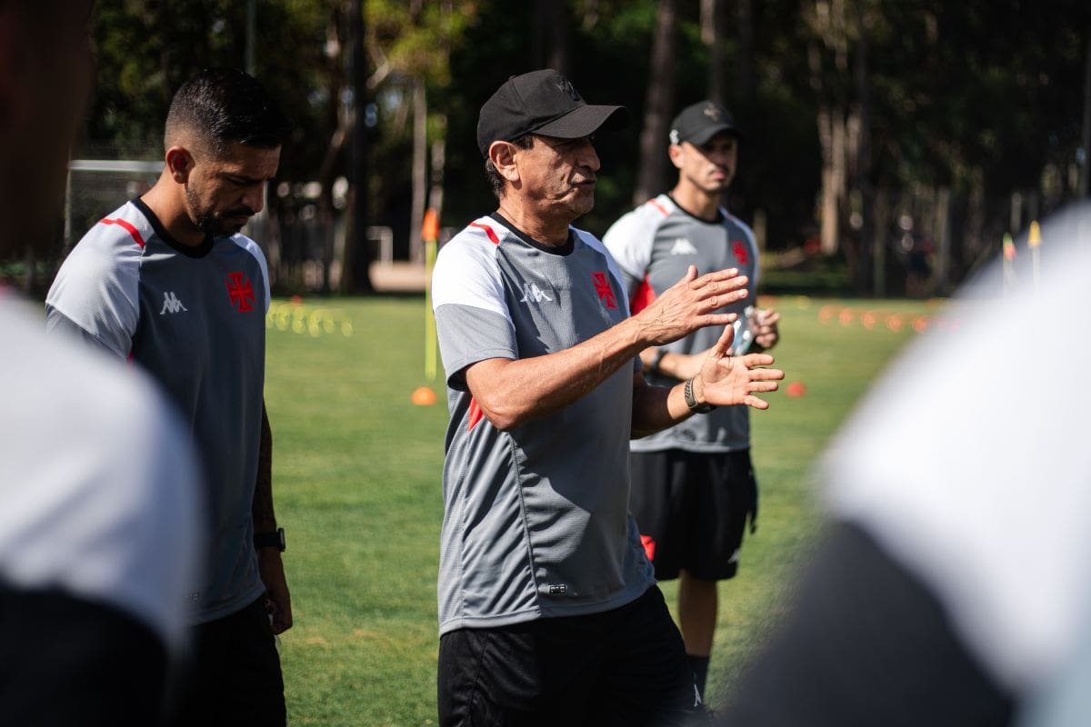 Ramón Díaz comanda treino em Puta Del Leste, no Uruguai