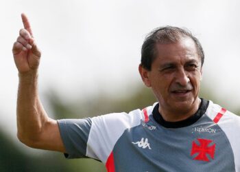 Ramón Díaz comandando treino do Vasco