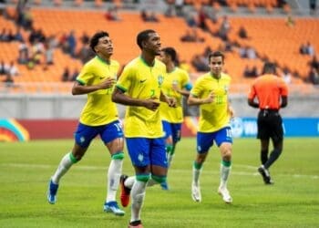 Rayan comemora gol em Brasil x Nova Caledônia pelo Mundial Sub-17