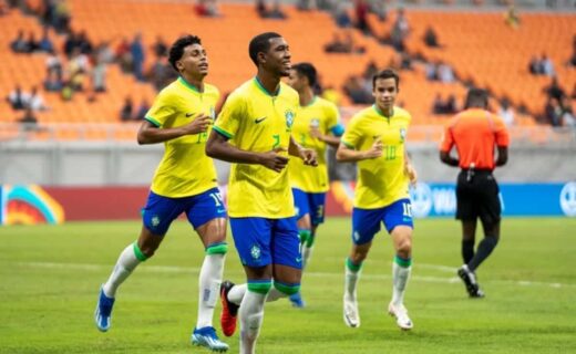 Rayan comemora gol em Brasil x Nova Caledônia pelo Mundial Sub-17