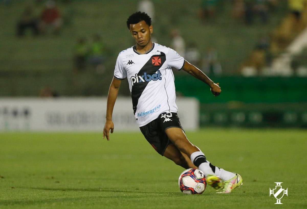 Riquelme durante jogo contra o Guarani