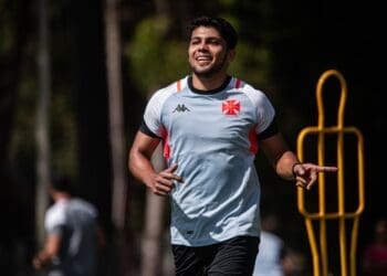 Robert Rojas em treino do Vasco no Uruguai