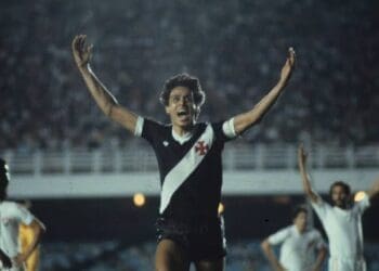 Roberto Dinamite, ídolo do Vasco, em sua época de jogador