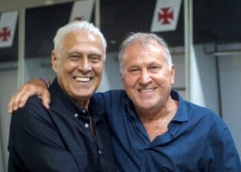 Roberto Dinamite e Zico no vestiário de São Januário