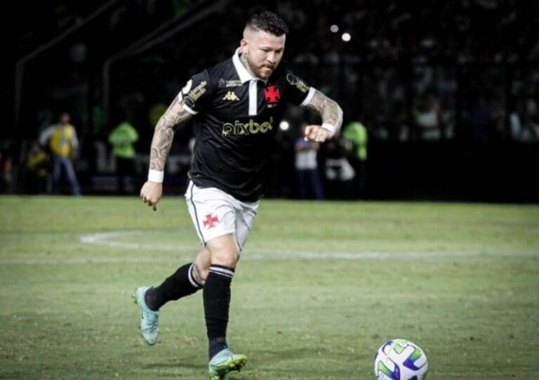 Rossi em jogo contra o América-MG