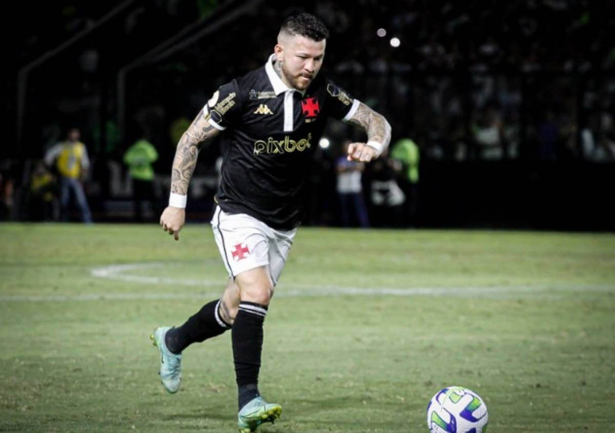 Rossi em jogo contra o América-MG