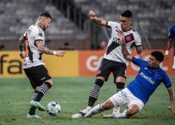 Rossi em ação pelo Vasco contra o Cruzeiro