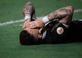 Rossi sente a coxa contra o Fortaleza