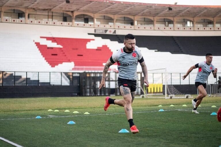 Rossi em treino do Vasco em São Januário