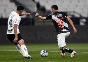 Sebastian Ferreira em jogo contra o Corinthians