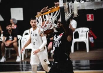 Serjão em jogo contra o Botafogo, pelo NBB