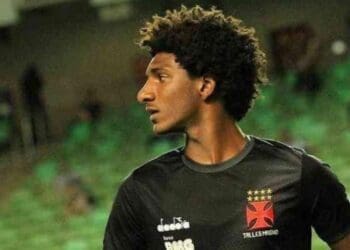 Talles Magno em aquecimento antes de jogo do Vasco