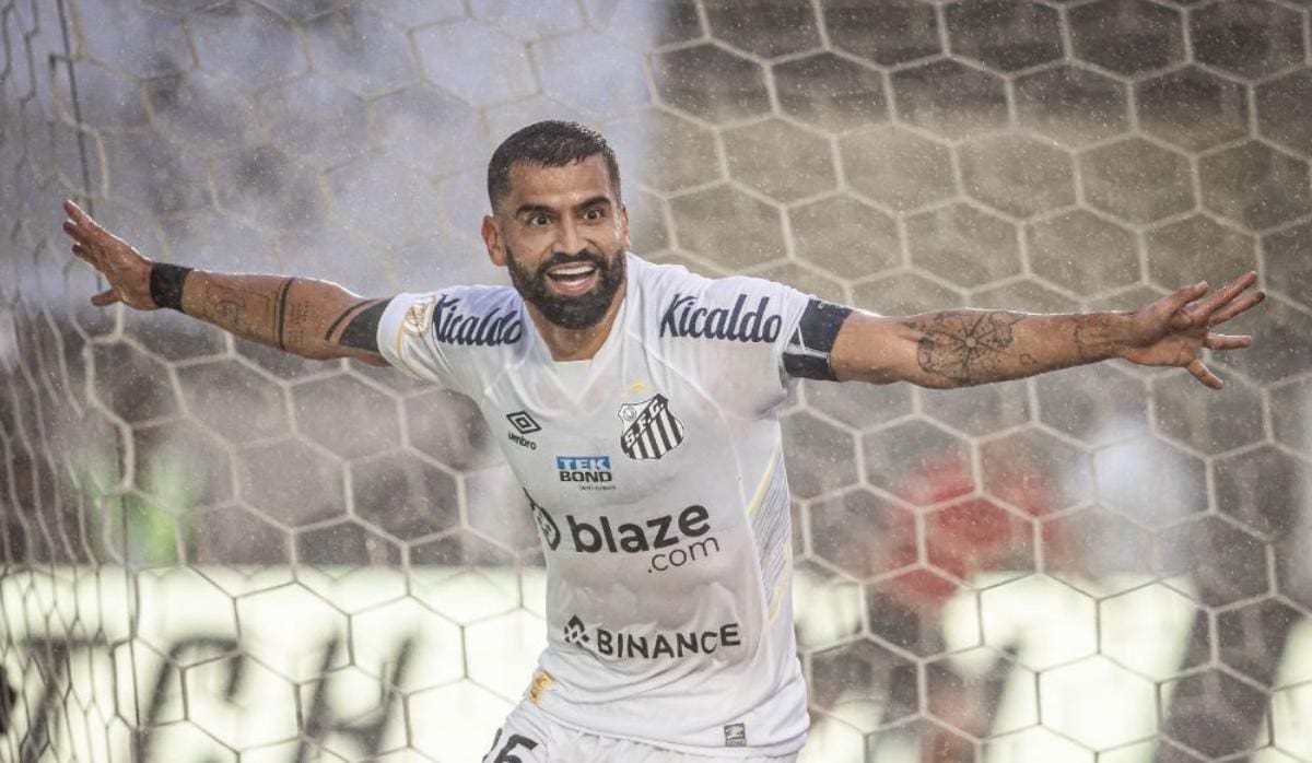 Tomás Rincón celebra gol pelo Santos
