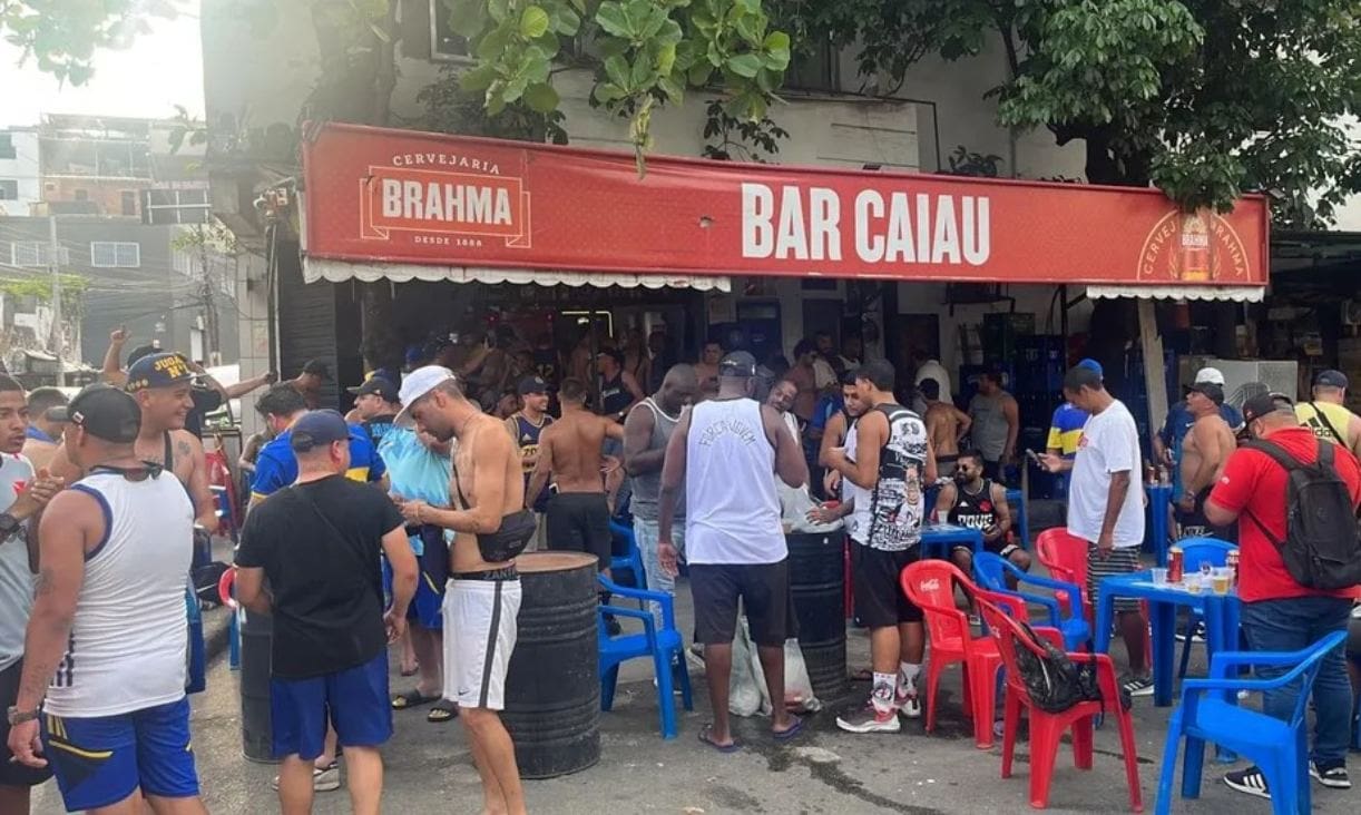 Torcedores de Vasco e Boca Juniors no entorno de São Januário