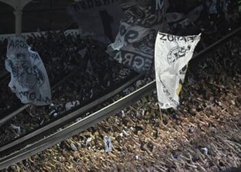 Torcida do Vasco em São Januário no clássico contra o Botafogo