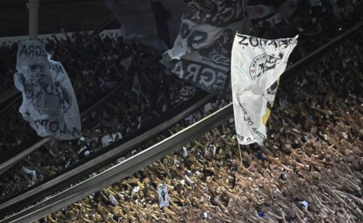 Torcida do Vasco em São Januário no clássico contra o Botafogo