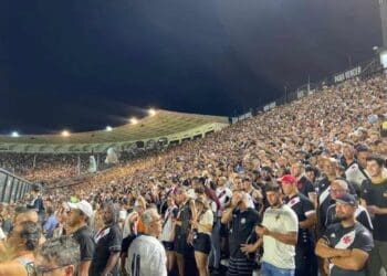 Torcida do Vasco na volta a São Januário