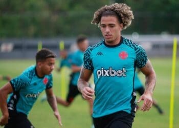 Figueiredo em treino do Vasco nesta quarta-feira