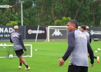 Vasco finaliza os treinos antes de enfrentar o Atlético-MG.