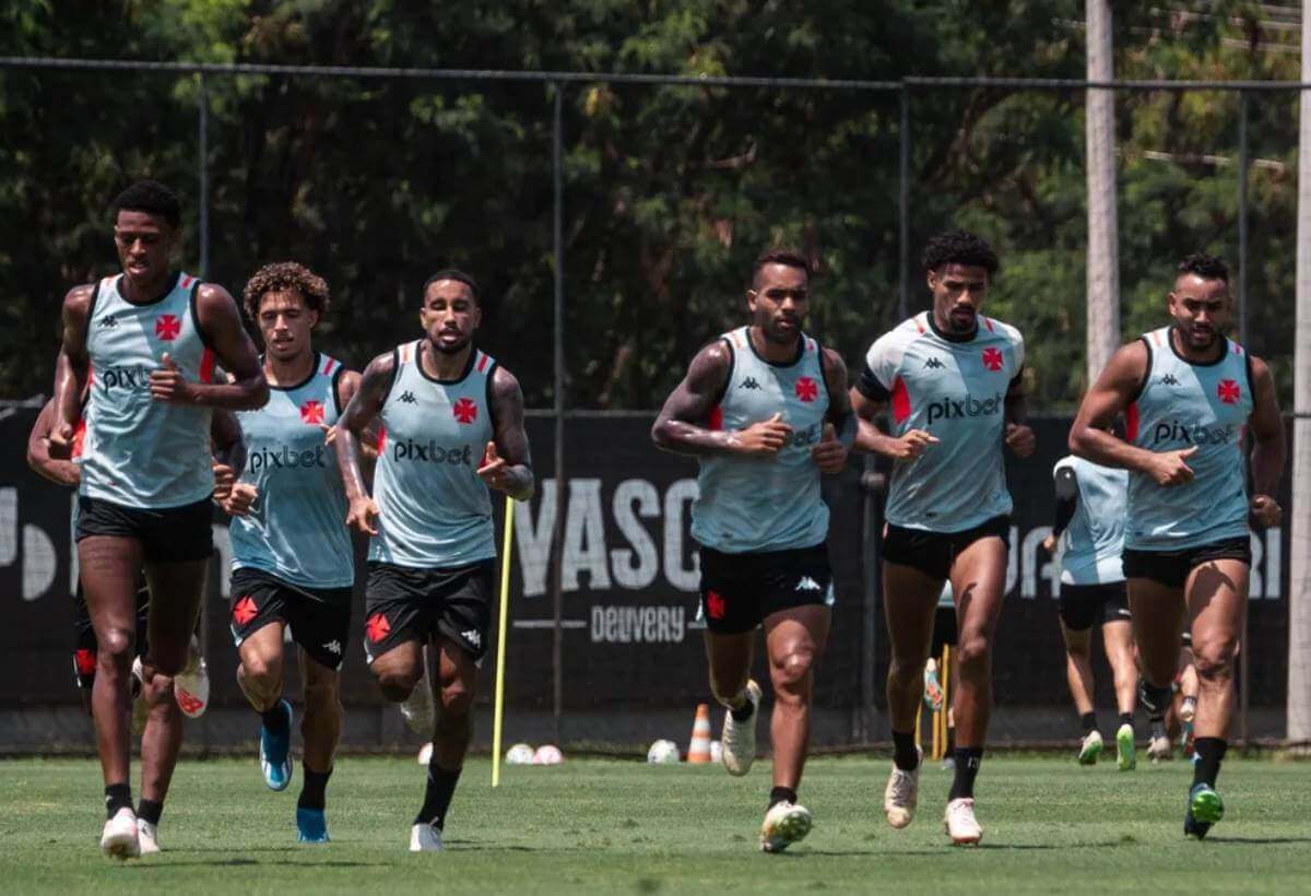 Jogadores do Vasco durante treino