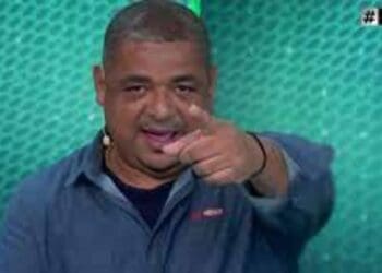 Vampeta criticando o desempenho do Vasco durante programa da Jovem Pan