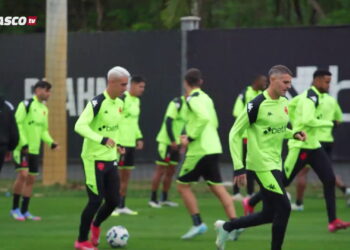 Vasco realiza seu último treino antes da jornada rumo a Alagoas.