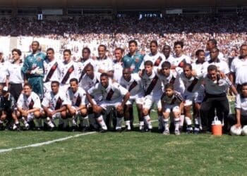 Vasco usou a logo do SBT na camisa na final do Brasileiro de 2000