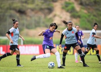 Seleção Feminina Sub-17 vence equipe feminina profissional do Vasco por 2 a 1