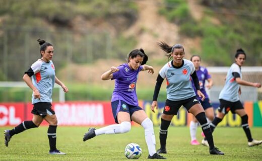 Seleção Feminina Sub-17 vence equipe feminina profissional do Vasco por 2 a 1