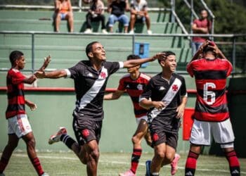 Medina fez o cruzamento para o gol contra do adversário