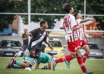 Vasco x Bangu pelo Sub-16