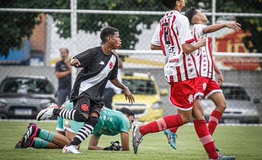 Vasco x Bangu pelo Sub-16