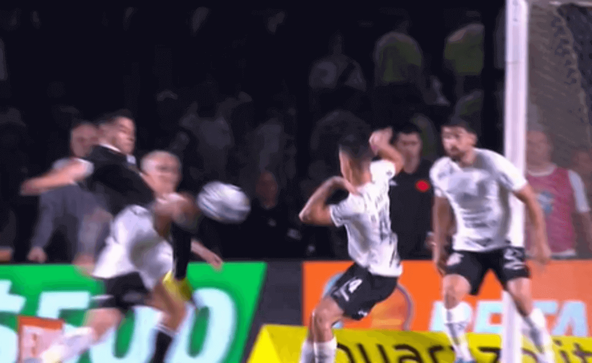 PC de Oliveira comenta possível pênalti para o Vasco