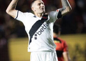 Vasco supera o lanterna Sport e se afasta da zona de rebaixamento do Campeonato Brasileiro