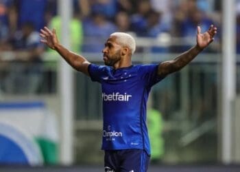 Wesley comemora gol pelo Cruzeiro
