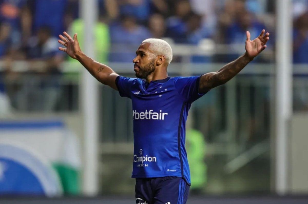 Wesley comemora gol pelo Cruzeiro