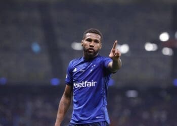 Wesley em campo pelo Cruzeiro