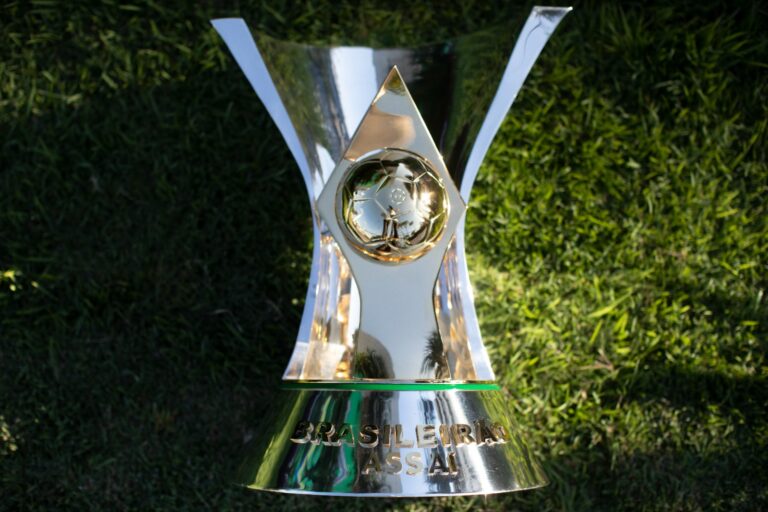 Troféu da Copa do Brasil 2023 em destaque.