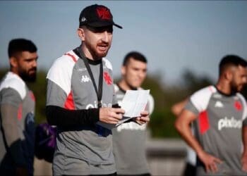 William Batista comandando treino no Vasco